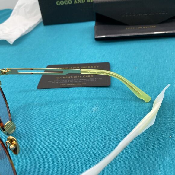 Coco and Breezy Cornell Round Sunglasses Gold/Healing Rose 47mm/22mm/145mm NIB - Picture 3 of 8